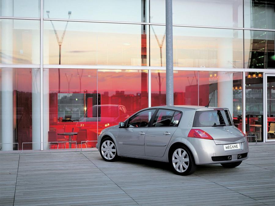  Renault Megane RS 2004 года  (фото 11 из 34)